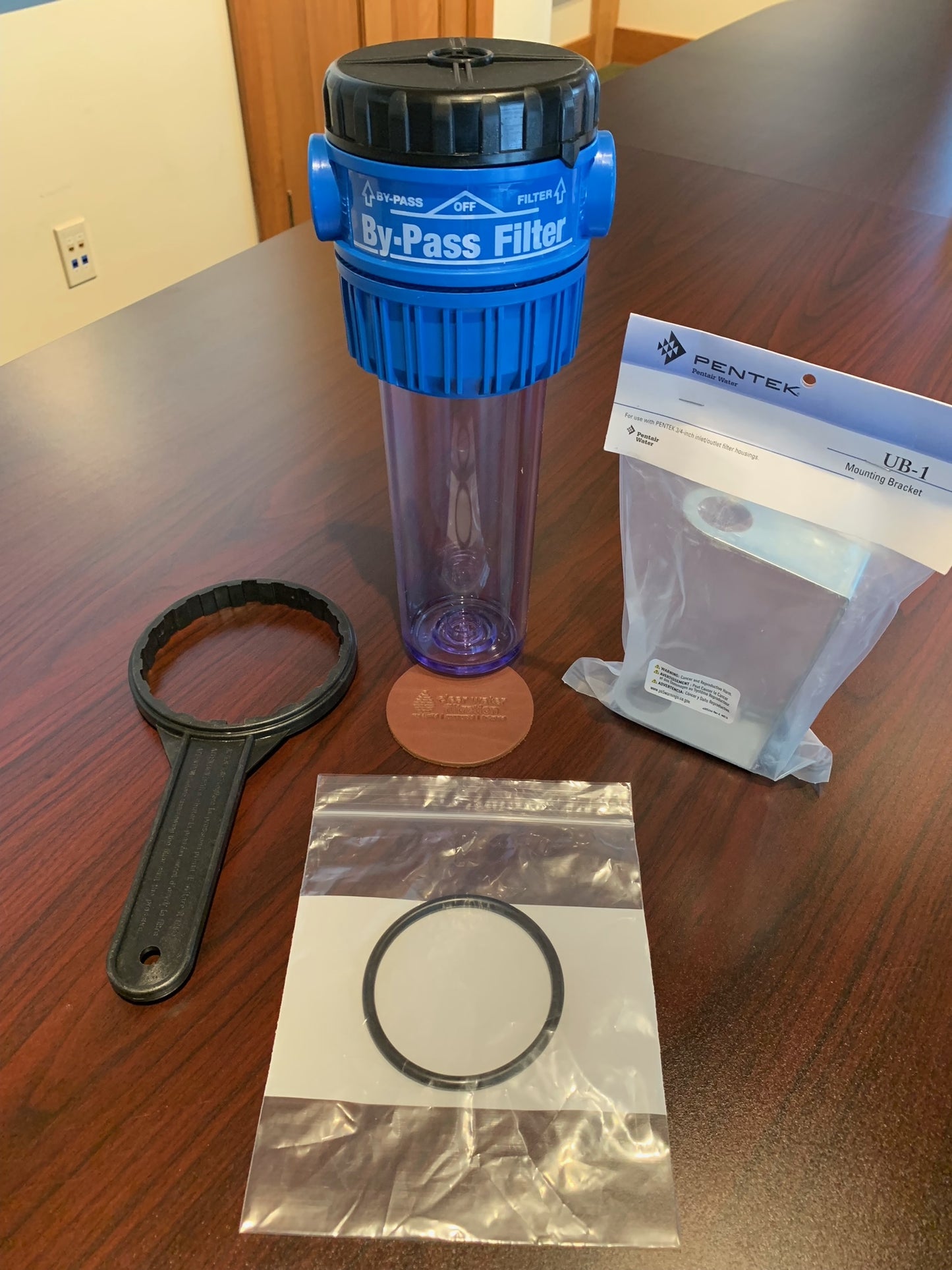 Standard 10" VIH Filter Housing w/Bypass (3-Piece) Kit - Includes Housing, Mounting Bracket, Sump Wrench and Replacment O-Ring. Has 3/4" Female Threaded In/Out Ports.